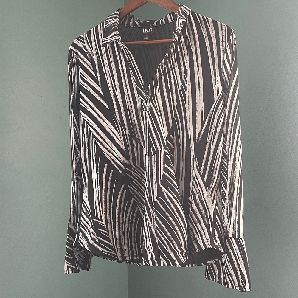 INC Black and White Top layered mesh material elegant and breathable